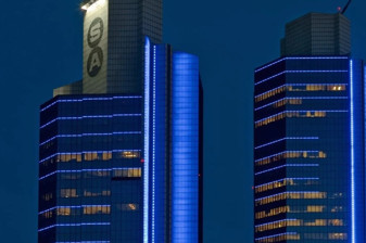 Sabancı Holding'de aile üyeleri ve üst yönetim hisselerine sahip çıktı