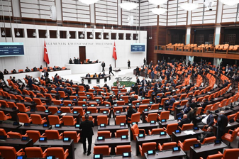 Meclis'te görüşmeleri süren fon yasa teklifinde ilk 5 madde kabul edildi