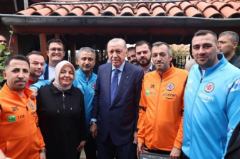 Cumhurbaşkanı Erdoğan, İstanbul Kastamonuspor yöneticileriyle Fatih'te bir araya geldi