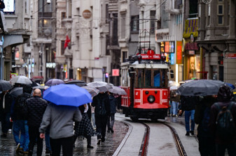 İstanbul için kuvvetli sağanak uyarısı, bazı ilçelerde çok kuvvetli yağış bekleniyor