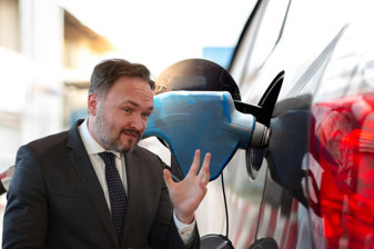AB'den motorin uyarısı, 'Fiyatlar 2027'de de yüksek kalacak'