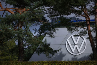 Çin rekabetinin sıkıştırdığı Volkswagen 5,8 milyar euro zarar açıkladı