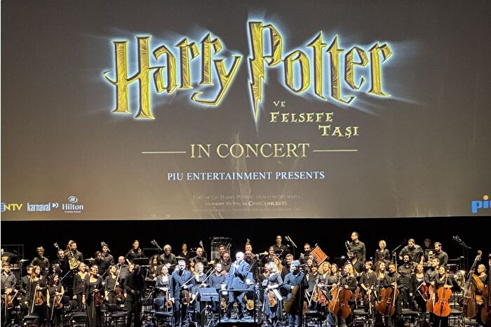 'Harry Potter ve Felsefe Taşı' filmi, orkestra eşliğinde sinemaseverlerle buluştu
