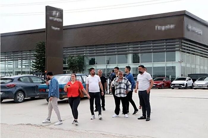 Otomobil bayisinde satış danışmanı vurgunu: Sıfır otomobilleri sahte plaka ve ruhsatla usulsüz şekilde sattı