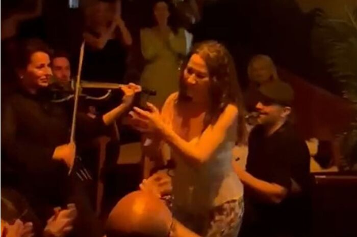 27 yıllık eşi Faruk Bilen'den boşanan Çiğdem Sabancı, ayrılığı dans ederek kutladı