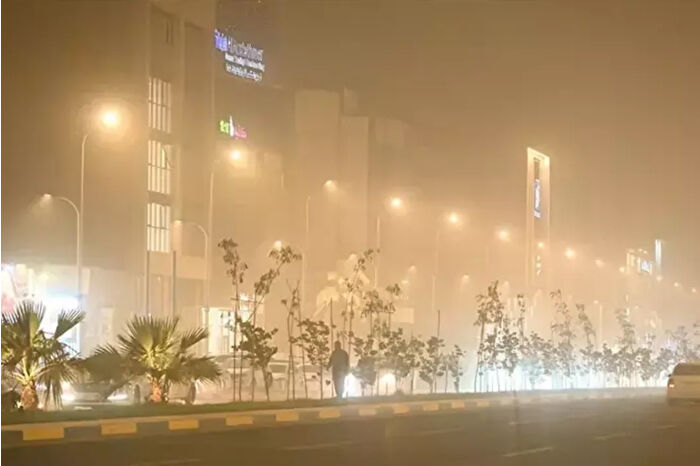 Suudi Arabistan'ı kum fırtınası vurdu