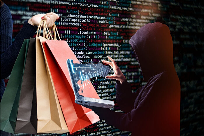 Korsanların bilgisayar sistemlerini ele geçirdiği Marks & Spencer’ın kaybı 1 milyar sterline ulaştı