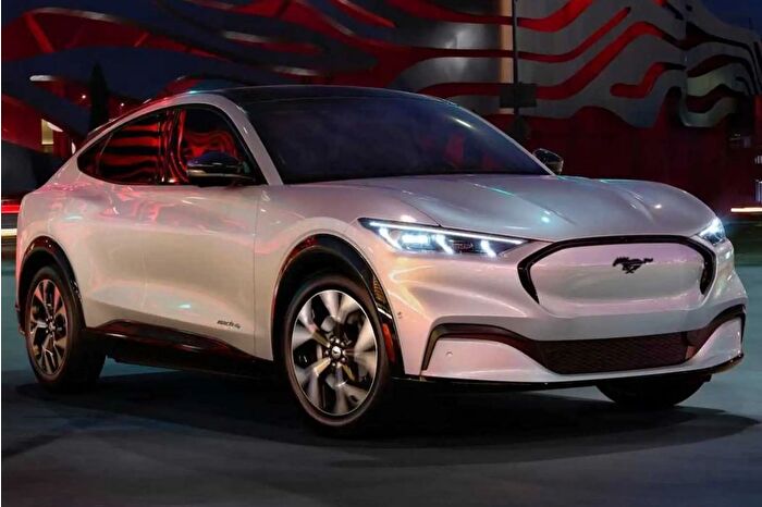 Ford, gümrük vergileri nedeniyle Meksika üretimli modellerin fiyatlarını artırdı