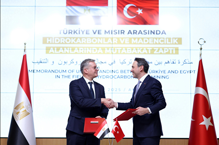 BOTAŞ envanterindeki bir Yüzer LNG Depolama ve Gazlaştırma Ünitesi'nin (FSRU) ilk kez yurt dışında dönemsel görev yapacak