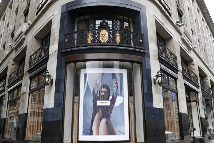 Satışların düşmesiyle Burberry, küresel istihdamın yüzde 18'ini işten çıkaracak