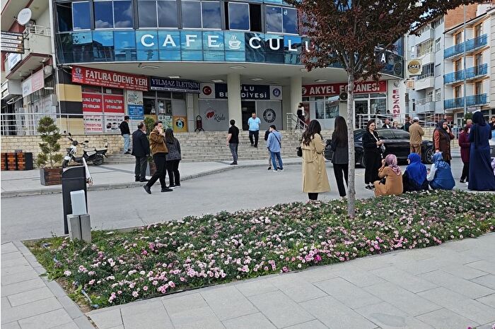 Ankara'da hissedilen deprem meydana geldi: Merkez üssü Konya Kulu olarak açıklandı