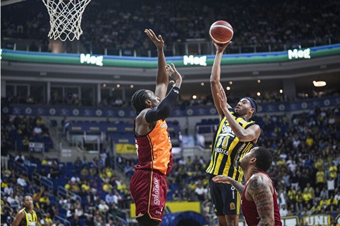 Fenerbahçe Beko, Galatasaray'ı farklı mağlup etti
