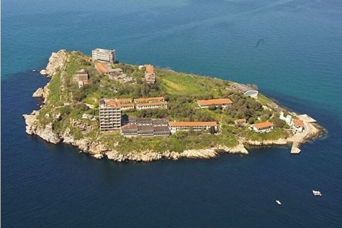 PKK'nın fesih ve silah bırakma kararının ardından DEM Parti heyetinden İmralı'ya ilk ziyaret