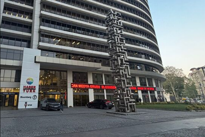 Hisse devir işlemlerinin tamamlanmasının ardından Ciner Yayın Holding'in adı Can Yayın Holding oldu; yeni yönetimi belirlendi