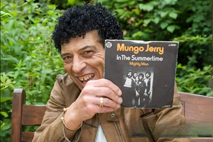 1970’lerin popüler grubu Mungo Jerry’nin solisti Ray Dorset, 10 dakikada yazdığı The Summertime şarkısının hala faturaları ödediğini anlattı