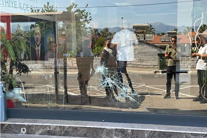 Fethiye'de AK Parti ilçe başkanlığına saldırı