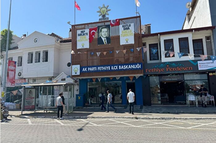 Fethiye'de AK Parti'ye saldıran kişi memur çıktı