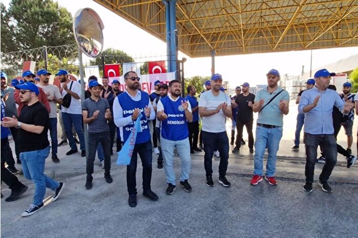 DYO Boya'da işçiler greve başladı