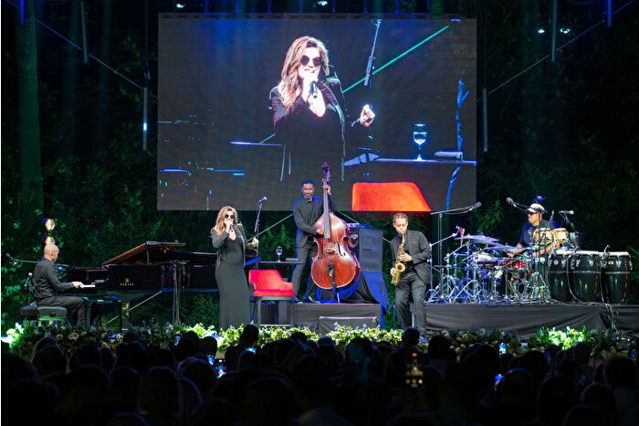 Antalya'da caz esintisi: Melody Gardot sahne aldı