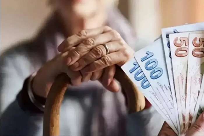 Bayramda emekliye toplam 57,4 milyar lira ikramiye ödenecek