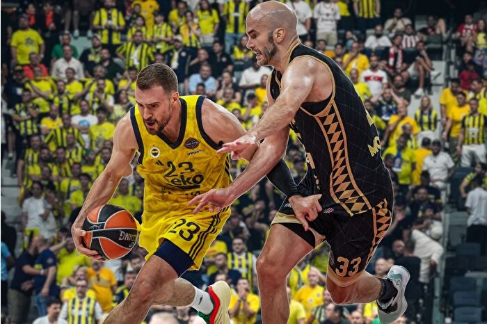 Fenerbahçe Beko, Abu Dabi'deki THY EuroLeague finalinde Monaco'yu yenerek şampiyon oldu