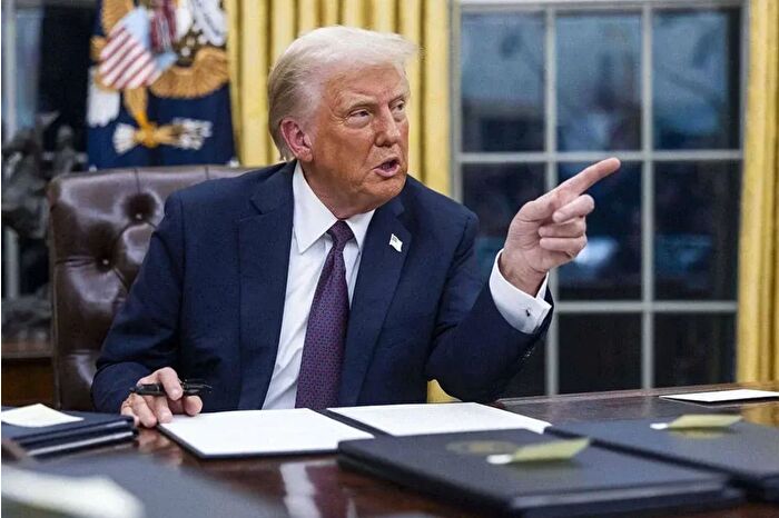 ABD Başkanı Trump'tan Rusya lideri Putin'e: Ateşle oynuyor