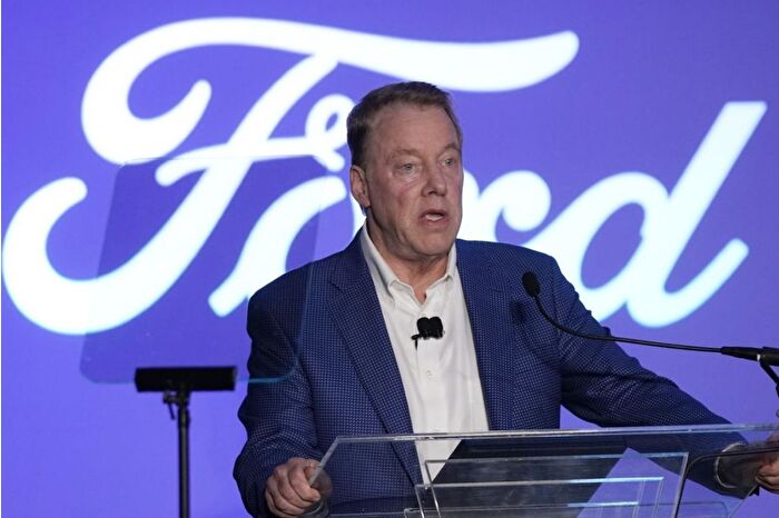 Ford CEO’su Bill Ford, 3 milyar dolarlık yatırımın tehlikede olduğunu söyledi