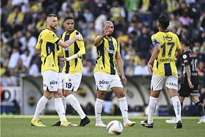 Fenerbahçe, Konyaspor'u yenerek sezonu galibiyetle tamamladı