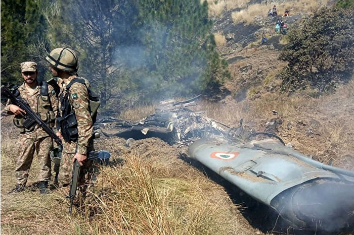 Hindistan ilk kez Pakistan'ın uçaklarını düşürdüğünü doğruladı