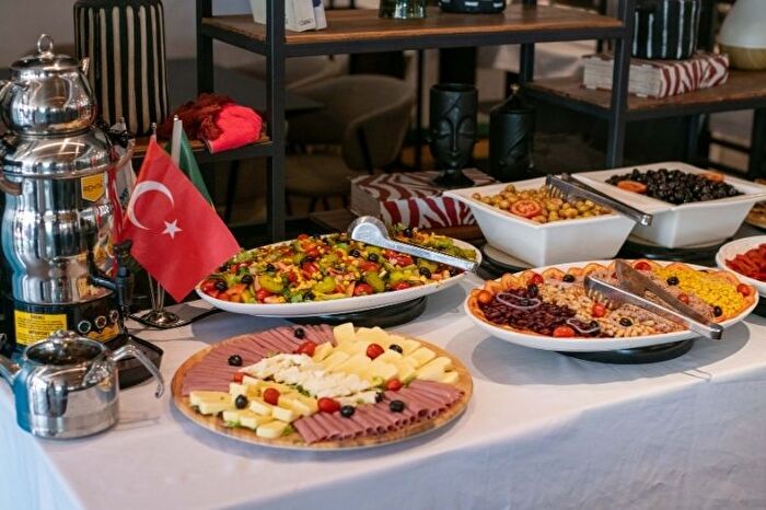 Tüm dünyada kahvaltısıyla ünlü Türkiye, Dünya Kahvaltı Günü'nde tüm yabancı temsilciliklerinde kahvaltı sofraları kurdu