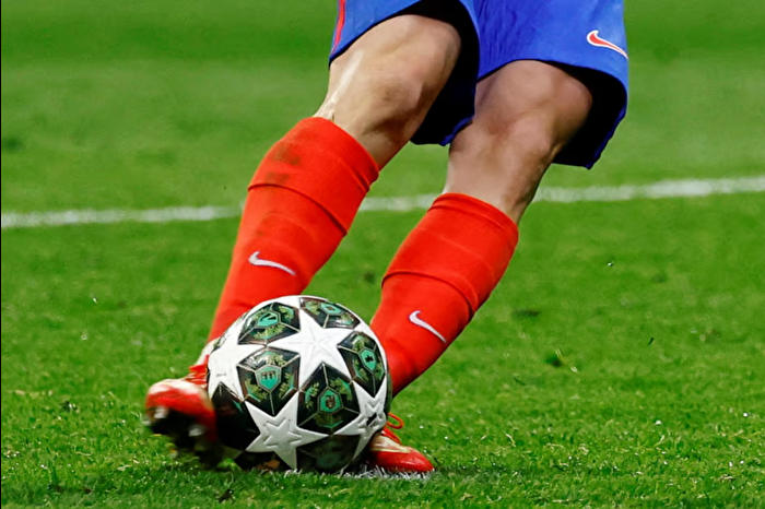 Futbolda penaltı atarken topa 'istemeden iki kere vurma' ile ilgili kural değişti