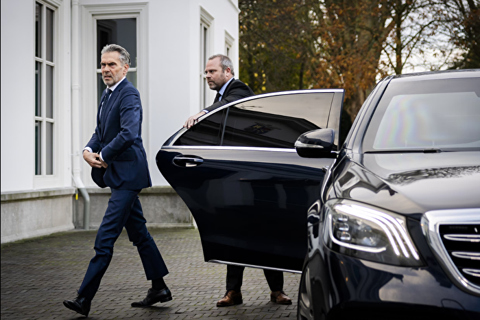 Hükümetin düştüğü Hollanda'da başbakan Dick Schoof istifa etti