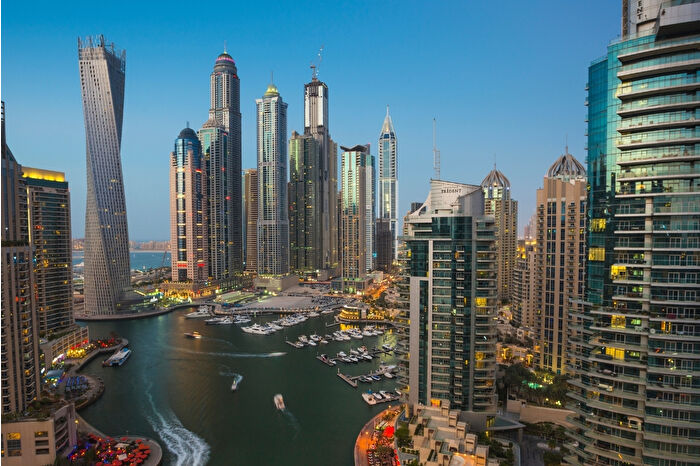 ABD, Kanada ve İngiltere’de vize engelleri artıyor: Türk öğrenciler Almanya, Dubai ve online eğitime yöneliyor