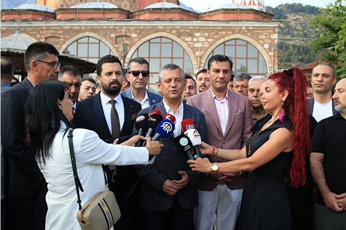 CHP Genel Başkanı Özgür Özel: Hepimizin bayram gibi bayramlara kavuşacağı yarınları diliyorum