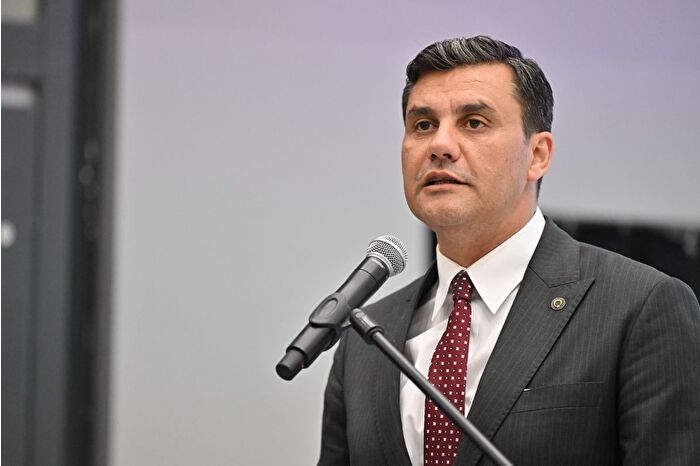 Elektrik akımına kapılan Manisa Büyükşehir Belediye Başkanı, hastaneye kaldırıldı