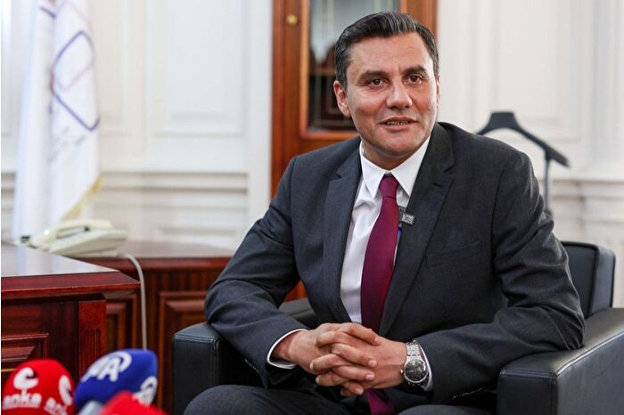 Manisa Büyükşehir Belediye Başkanı Ferdi Zeyrek yaşamını yitirdi