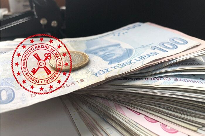 Hazine nakit dengesi Mayıs'ta 247,1 milyar TL fazla verdi