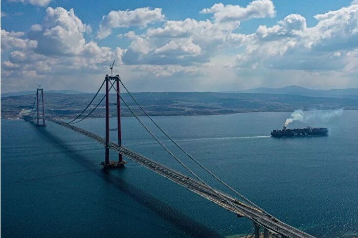 Kamerun gemisi 1915 Çanakkale Köprüsü'ne çarptı
