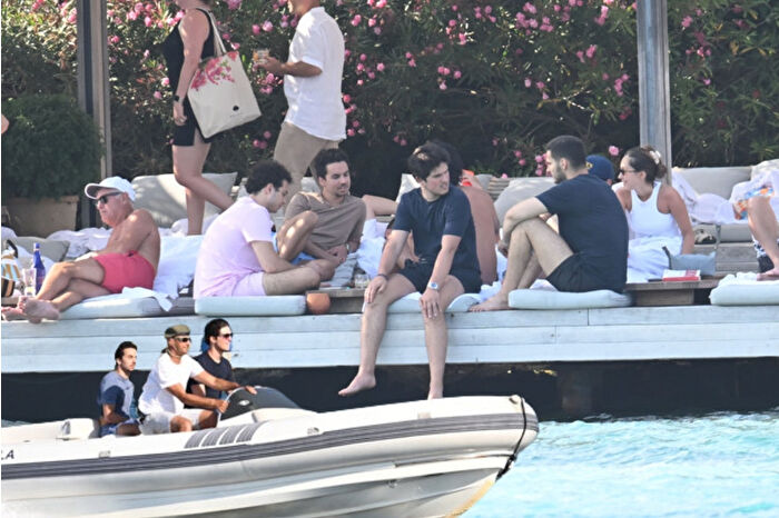 Kerim Rahmi Koç, Bodrum'da arkadaşlarıyla tatilde