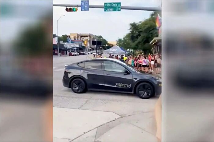 İlk Tesla Robotaksi Austin'de görüldü