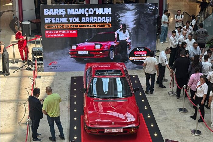 Barış Manço’nun Belçika'da yaşadığı yıllarda kullandığı kırmızı otomobili görücüye çıktı
