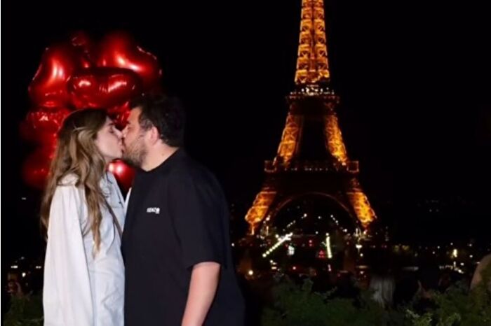 Eser Yenenler ile evlilik yıl dönümü için gittikleri Paris'te 3 fotoğrafa 300 euro ödeyen Berfu Yenenler, dolandırıldığını söyledi
