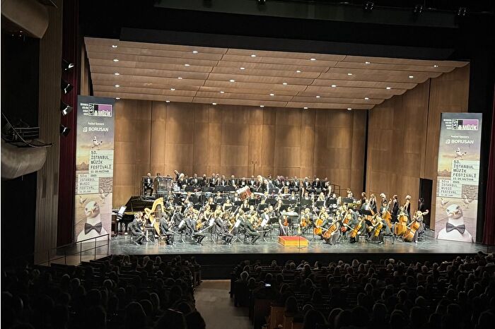 53'üncü İstanbul Müzik Festivali AKM'de düzenlenen açılış töreniyle başladı