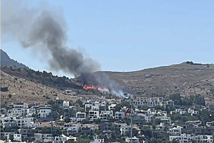 Bodrum'da yangın villaları tehdit ediyor
