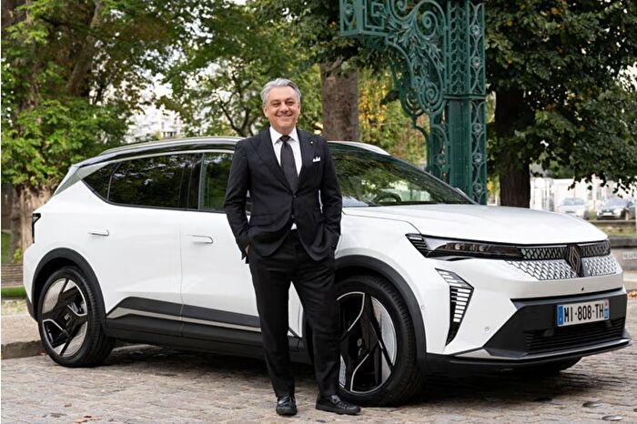 Renault CEO’su Luca de Meo istifa etti, lüks devi Gucci’nin sahibi olduğu Kering’in başına geçiyor