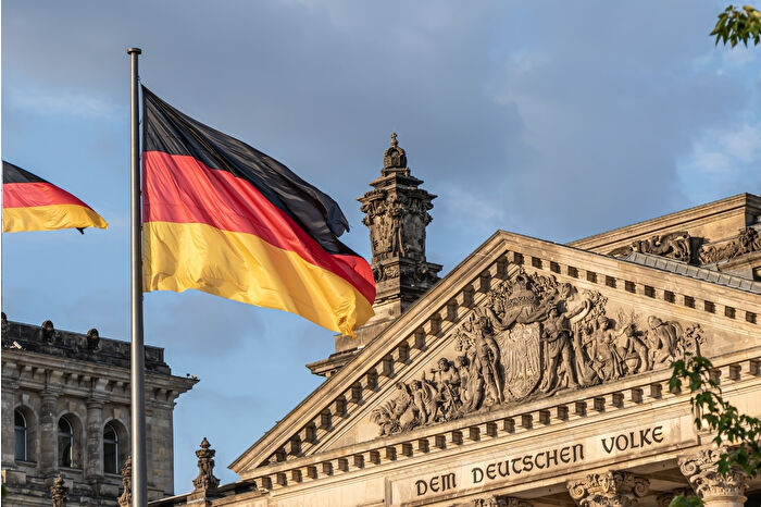 ZEW ve Bundesbank verileri ışığında Almanya ekonomisi 2025’te büyümeye dönerken, kamu harcamaları ivme kazandırıyor
