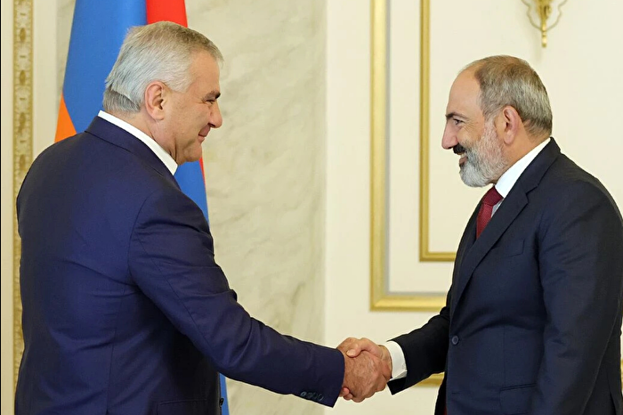 Rusya'nın 3,2 milyar dolarlık servete sahip Ermeni kökenli emlak kralı Samvel Karapetyan Erivan'da gözaltına alındı