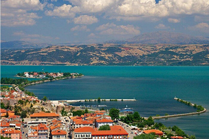 Bakan Yumaklı, Isparta'da Eğirdir Gölü Su Eylem Planı'nı açıkladı