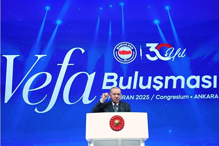 Cumhurbaşkanı Erdoğan: Kamuda çalışan yaklaşık 600 bin işçimizin toplu sözleşme süreçleri devam ediyor