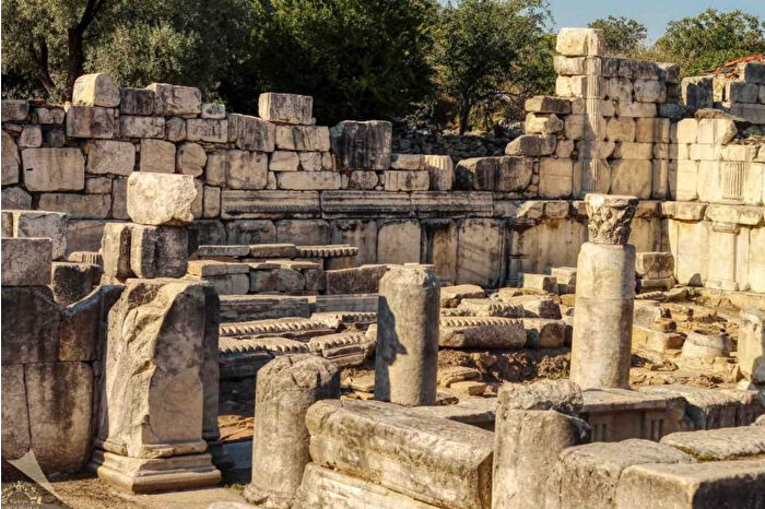Stratonikeia'nın ihtişamlı kütüphanesi ayağa kaldırılıyor
